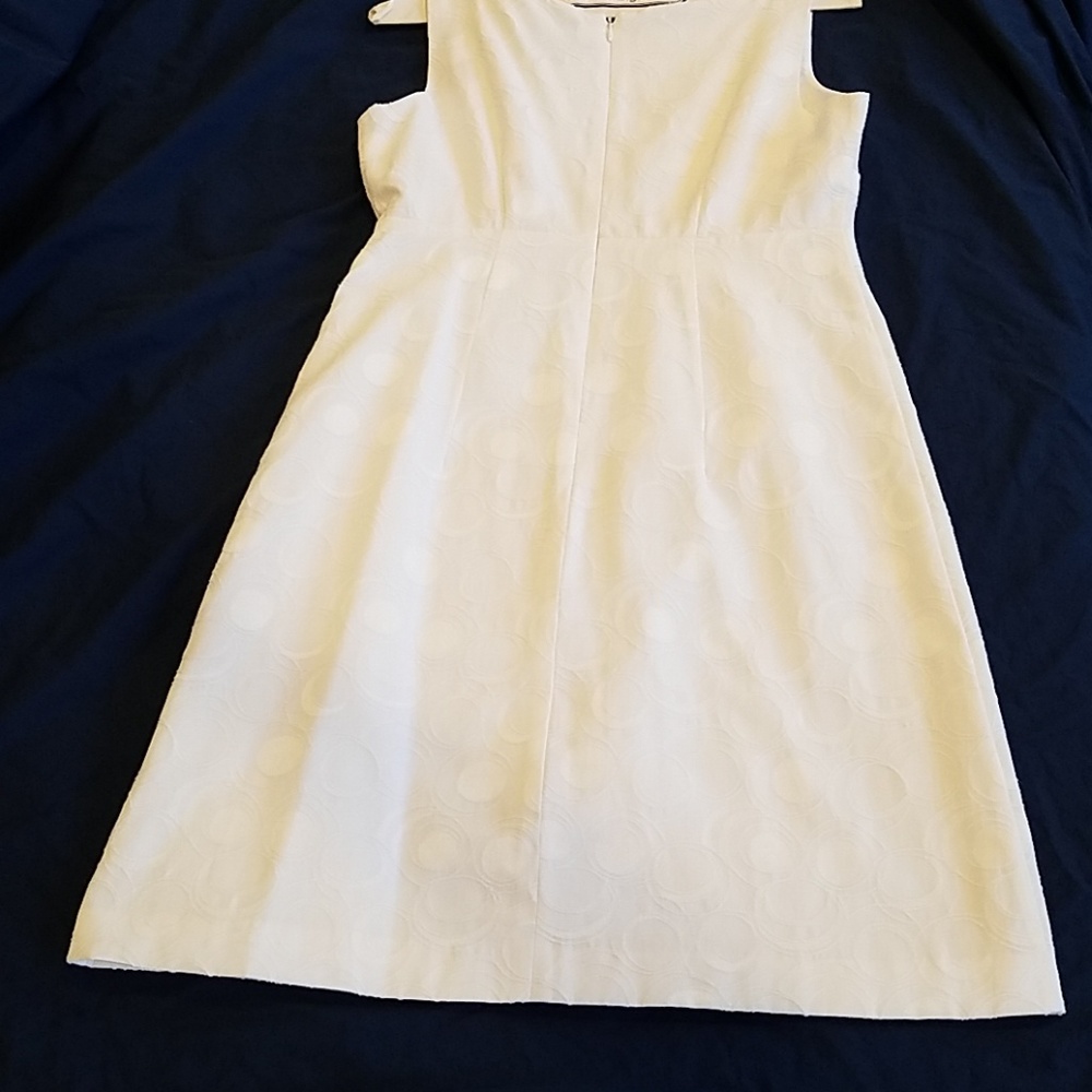 White dress - Picture 2 of 6